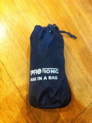 Windcheater jacket, kag in a bag. Age 5-6 years.
