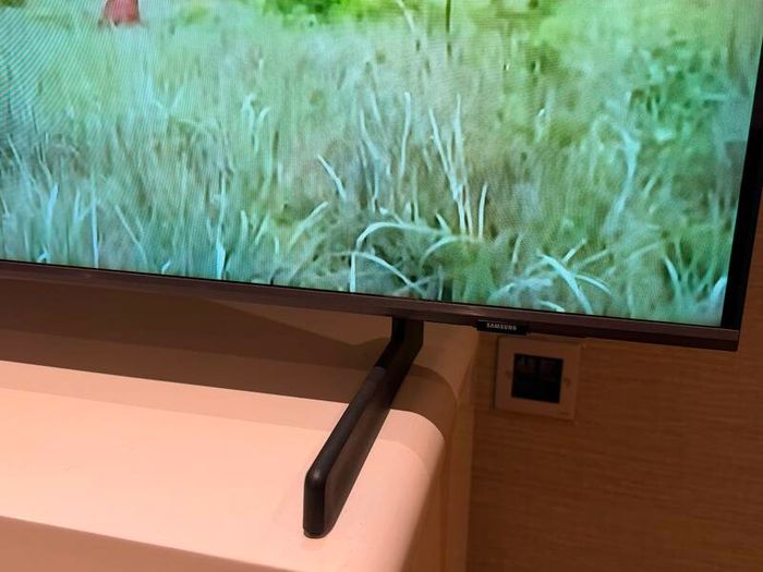 Samsung 65 Q60D QLED 4K Smart TV Excellent Condition