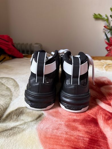Clean Nike shoes excellent and new condition UK 6.5