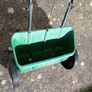 Lawn spreader Image 3