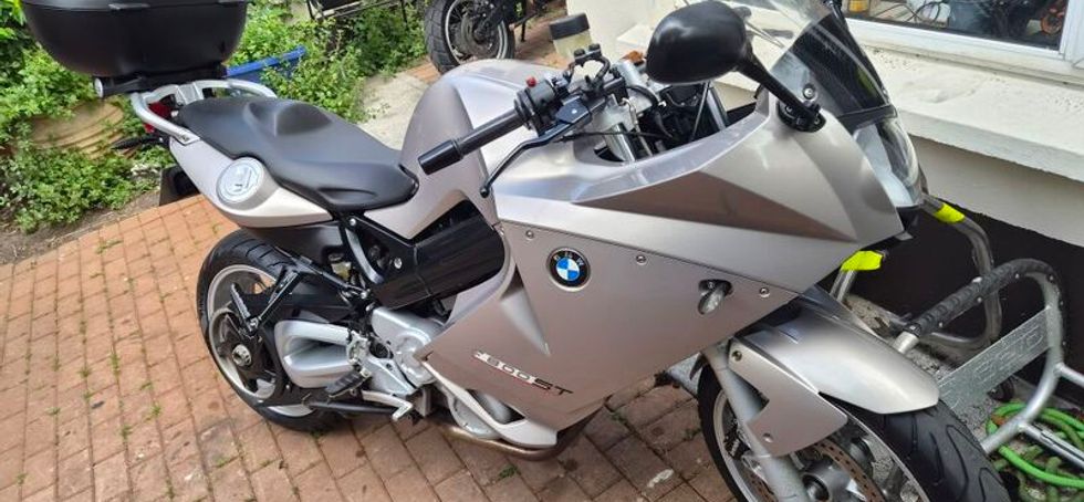Bmw f800st
