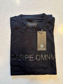 Carpe Omnia Bold Logo T-Shirt Black - Size Small