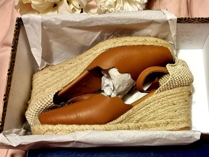 Carl Scarpa Brittany Leather Espadrille Wedge Shoes in Cognac