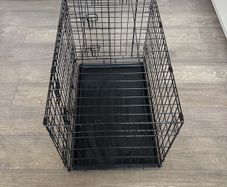 dog crate excellent condition medium size
