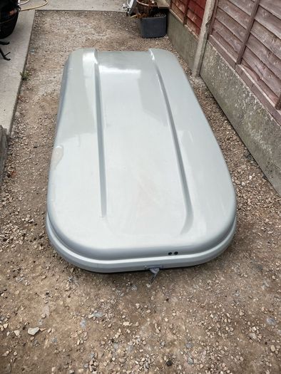Roof box