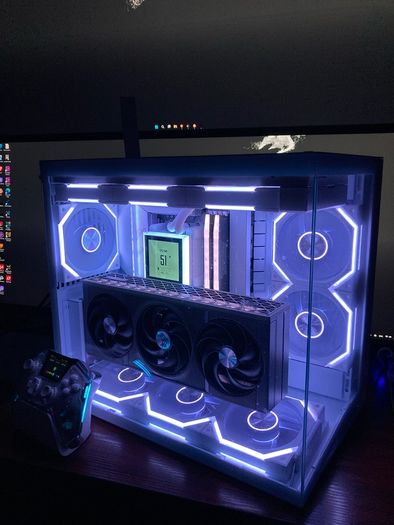 Brand new no cables flagship custom white amd gaming 4tb nvme pc 32gb ram 7800x3d 9070xt