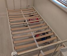 Metal frame single bed - No mattress