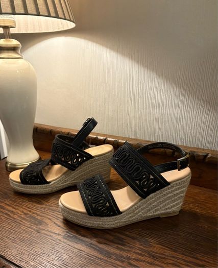 Black wedges - new