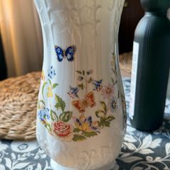 aynsley vase