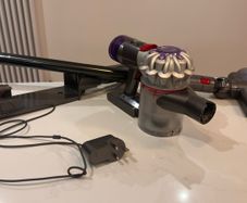 Dyson V8