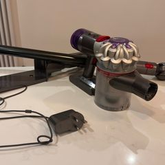 Dyson V8
