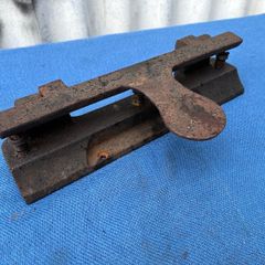 Heavy cast iron hole punch