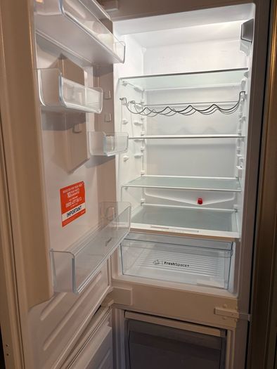 Indesit 70 30 Integrated fridge freezer