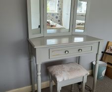 Vanity table