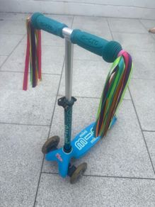 Mini micro scooter with micro scooter tassels