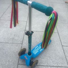 Mini micro scooter with micro scooter tassels