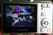 RAVELER DC-6900 6.0 Mega Pixels 3 x super ZOOM DIGITAL CAMERA WORKS (the camera runs on two AA batteries)