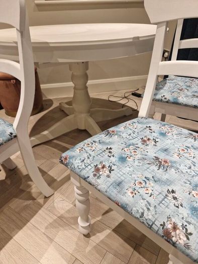 table and chairs