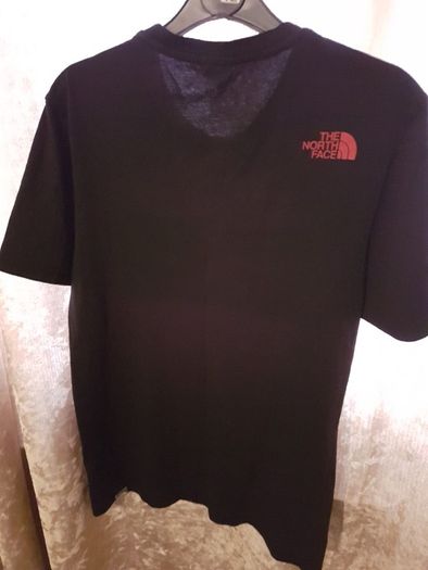 The northface black/red white t shirt
