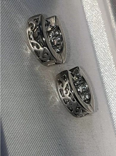 Pristine Vintage Reversible Silver Huggies