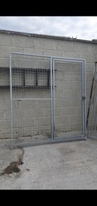 Dog kennel gates