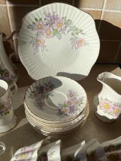Vintage Royal Tara 21 piece set Irish Blossom in Mint condition