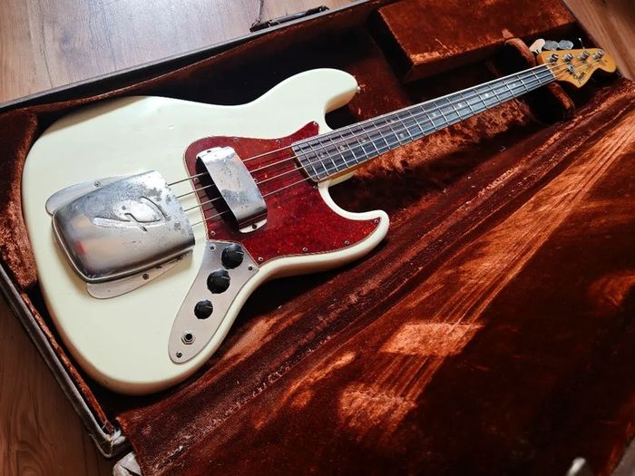 Vintage 1966 Fender Jazz Bass
