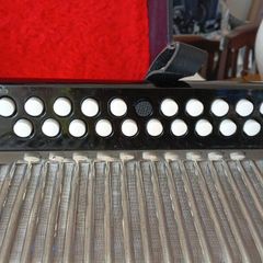 Hohner black dot double ray accorfion