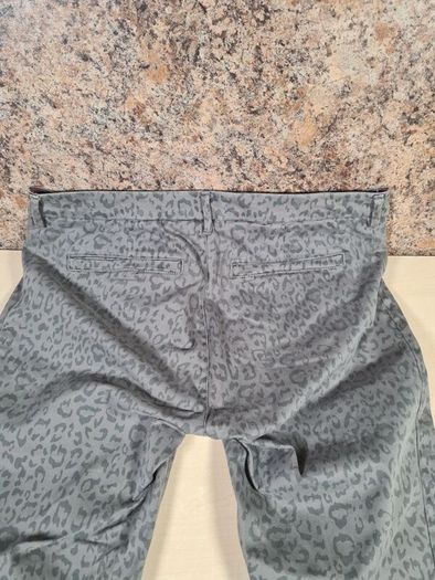 womens TOMMY HILFIGER jeans grey leopard print stretchy Size W31 L32