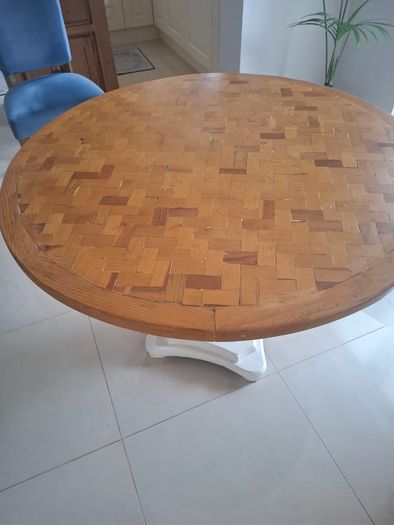 Solid wood round table with parquet top