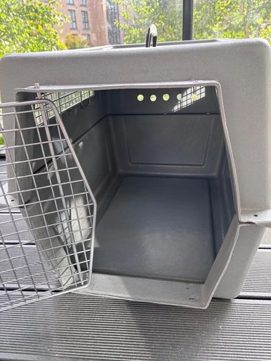 International Pet Carrier. Grey.