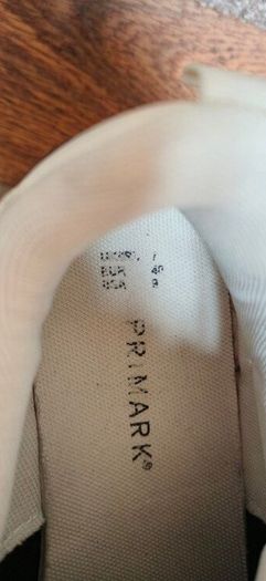 Sneakers size 7