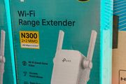 TP-Link N300 Universal Range Extender, Broadband/Wi-Fi Extender, Wi-Fi Booster/Hotspot with 1 Ethernet Port and 2 External Antennas, Plug and Play, Built-In Access Point Mode, UK Plug