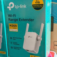 TP-Link N300 Universal Range Extender, Broadband/Wi-Fi Extender, Wi-Fi Booster/Hotspot with 1 Ethernet Port and 2 External Antennas, Plug and Play, Built-In Access Point Mode, UK Plug