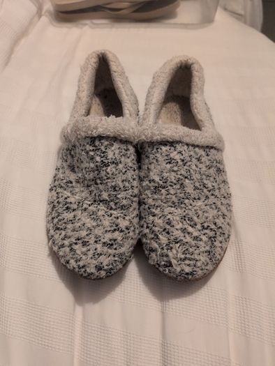 TOMS slippers / house shoes