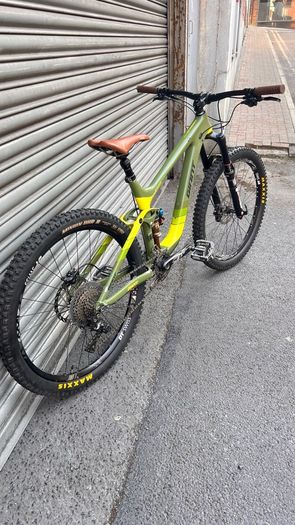 Giant Carbon