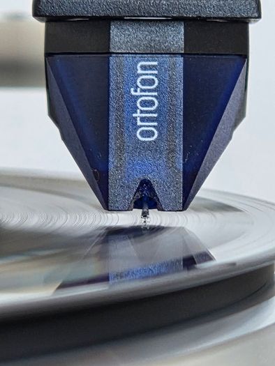 Ortofon Blue stylus and cartridge with extra Red stylus