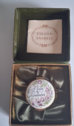 Vintage - Crummles & Co A Year to Remember Pill Box