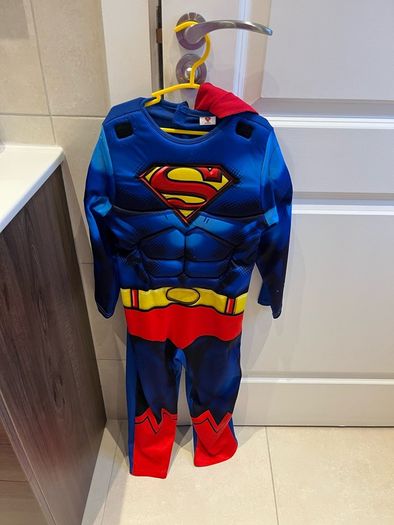 Superman costume - 5-6 year old