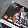 LEGO Christmas Winter Set 10293 Image 4