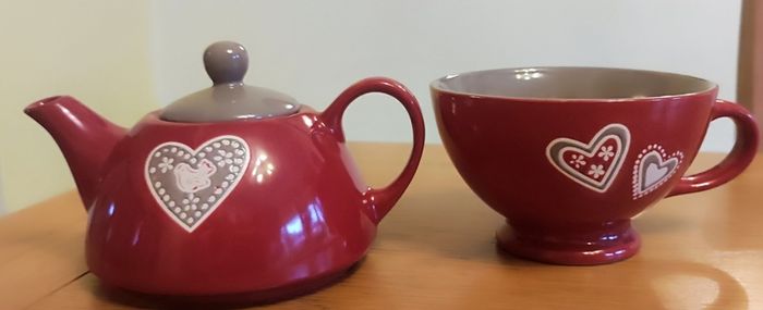 Teapot and cup