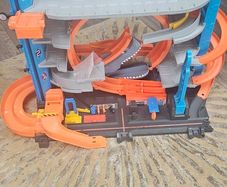 Hot wheels garage