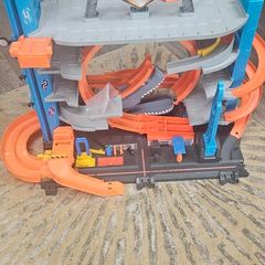 Hot wheels garage