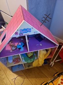 Peppa pig doll house