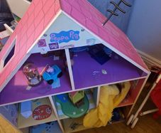Peppa pig doll house