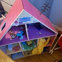 Peppa pig doll house