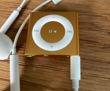 Gold iPod Shuffle 4th Generation 2gb