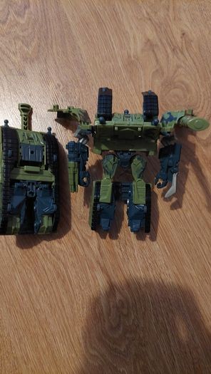 Transformers  / toys  / BRAWL