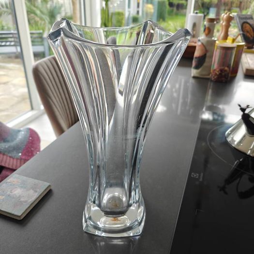 Stunning glass vase