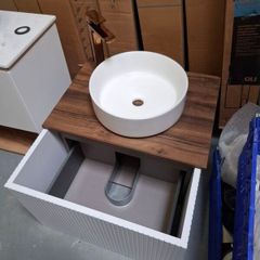 Visobath 600 wall hung set up with tap ex-display